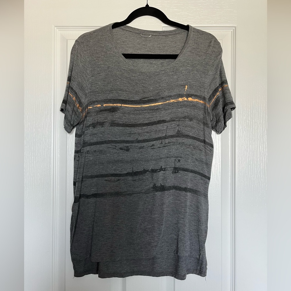 Kit & Ace gray and bronze tee